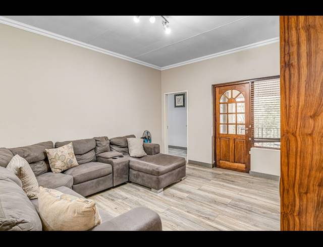 3 BEDROOM CLUSTER FOR SALE IN GLENVISTA